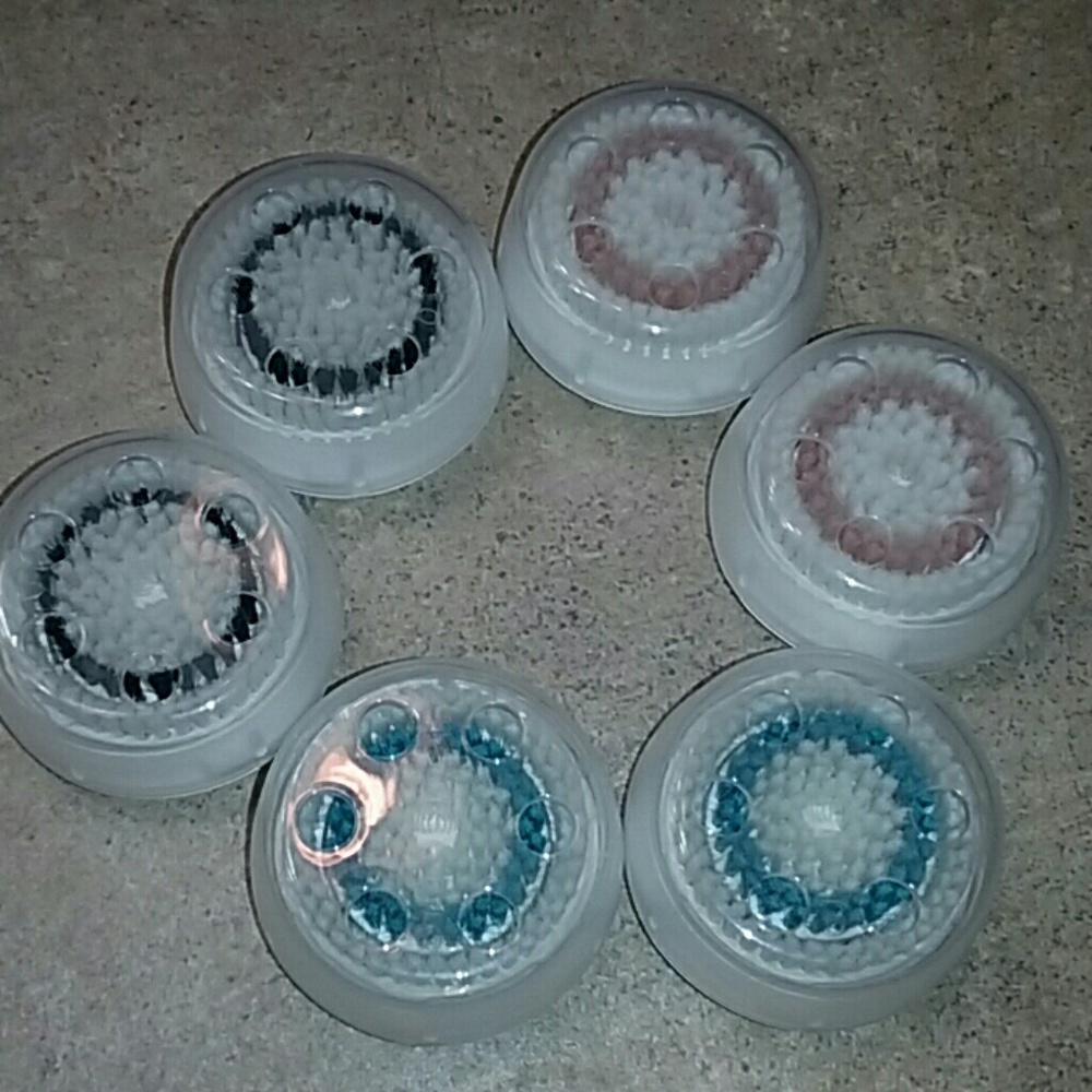 Mia 2 face brushes